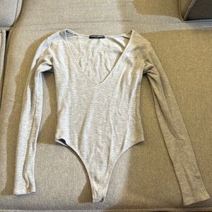 BRANDY MELVILLE - V neck waffle bodysuit